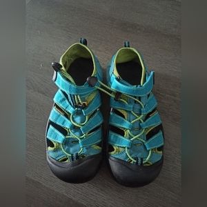 Keen hiking shoes